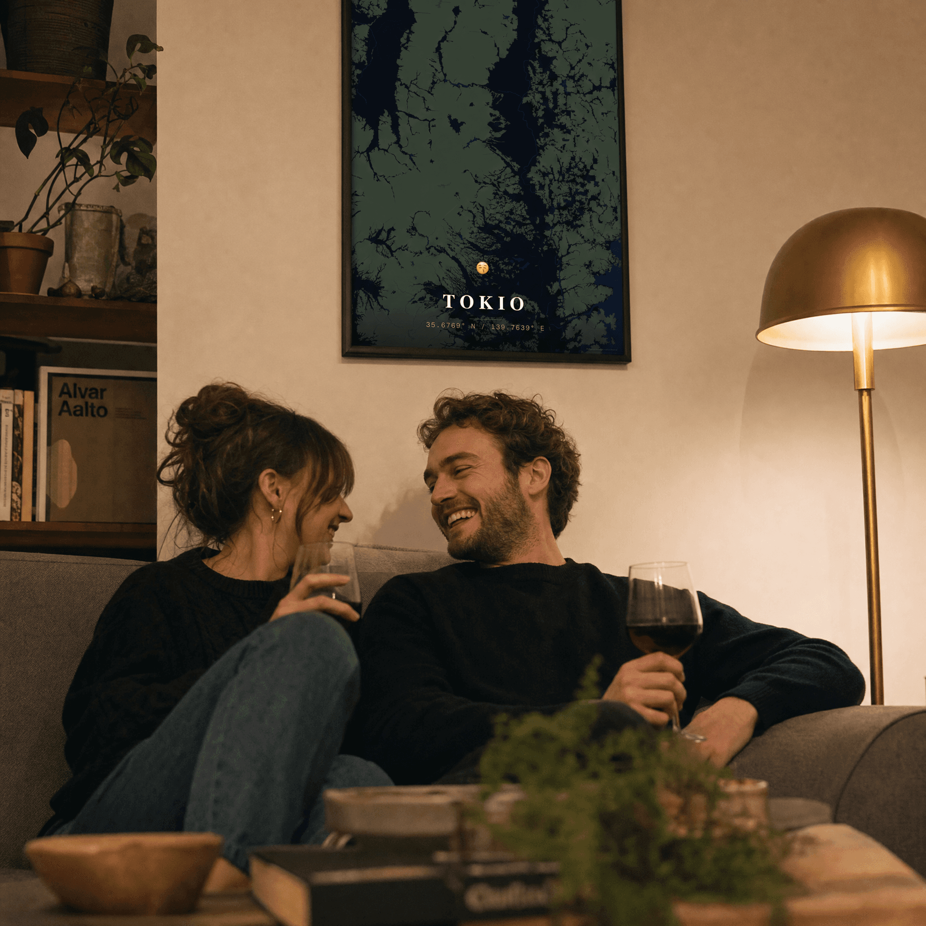 Tokio Map-Poster als Geschenk ausgepackt