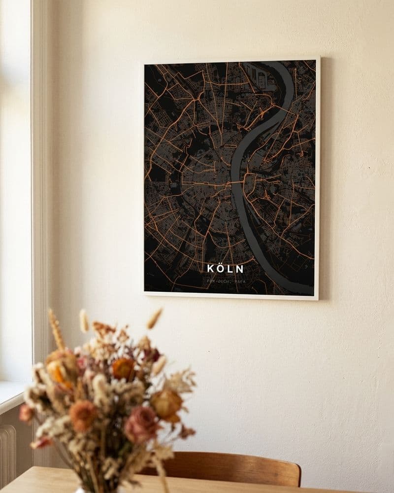 Köln-Kartenposter über einem Strauß getrockneter Blumen
