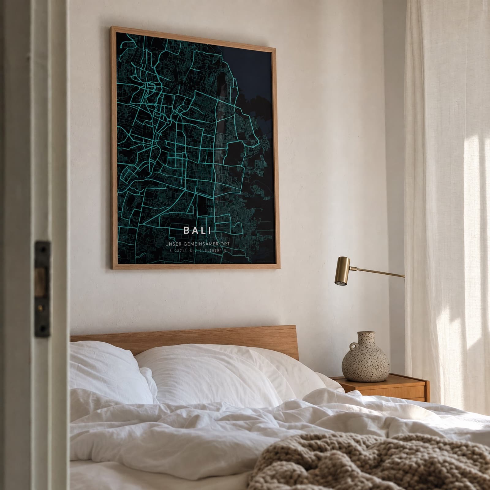 Seychellen Map-Poster über beiger Couch